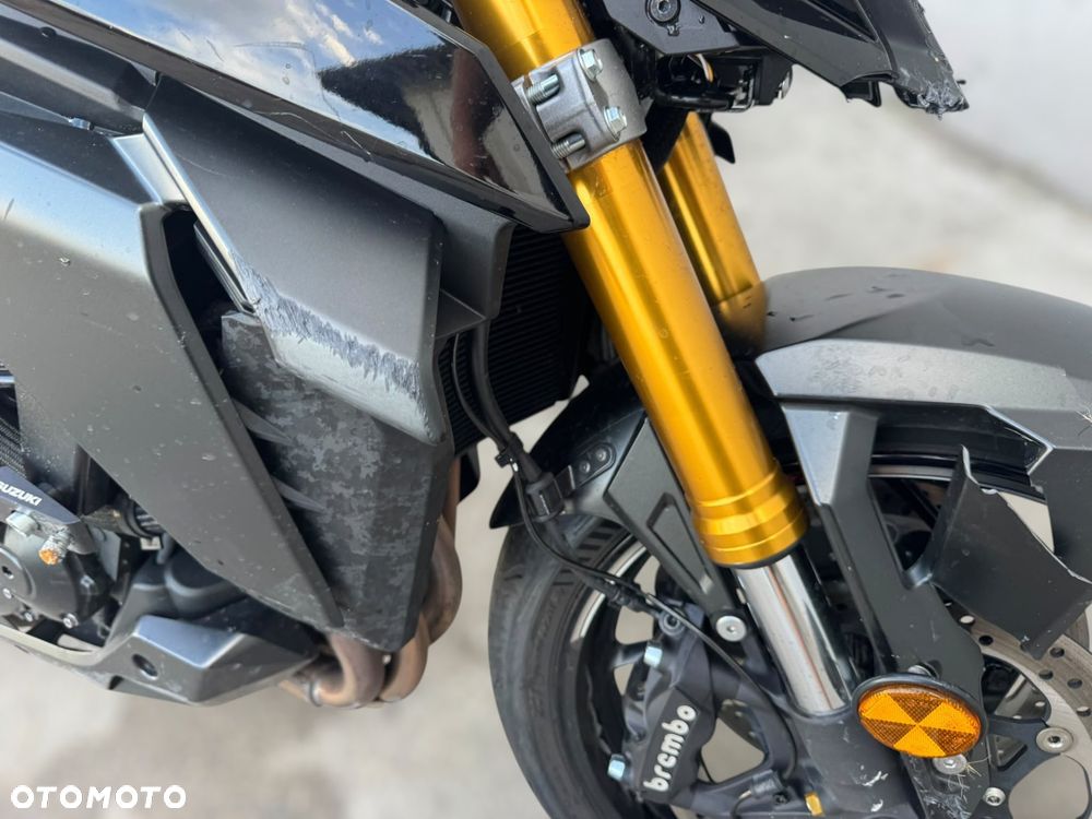 Suzuki GSX - 14
