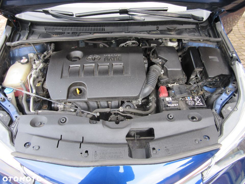 Toyota Avensis 1.6 Premium - 9