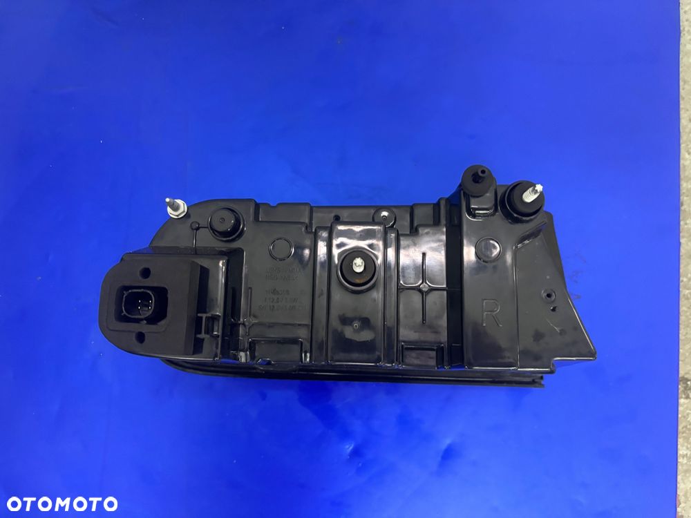 DODGE CHALLENGER 2017 LAMPA PRAWY TYL TYLNA - 6