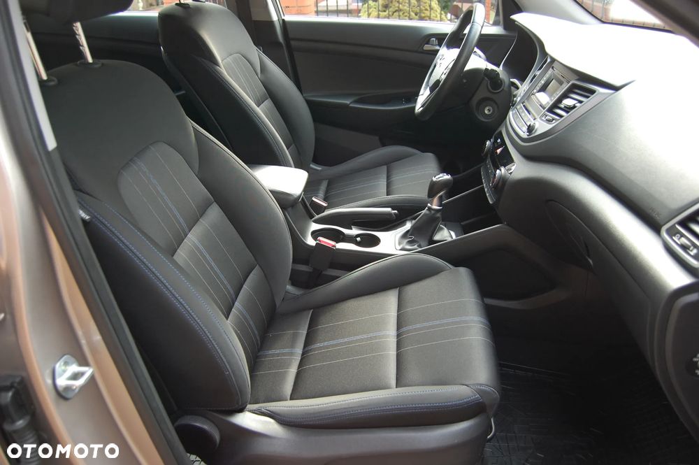 Hyundai Tucson blue 1.7 CRDi 2WD Intro Edition - 18