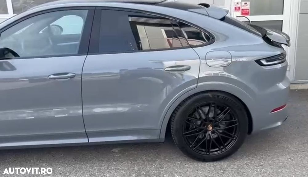Porsche Cayenne Coupe E-Hybrid - 6