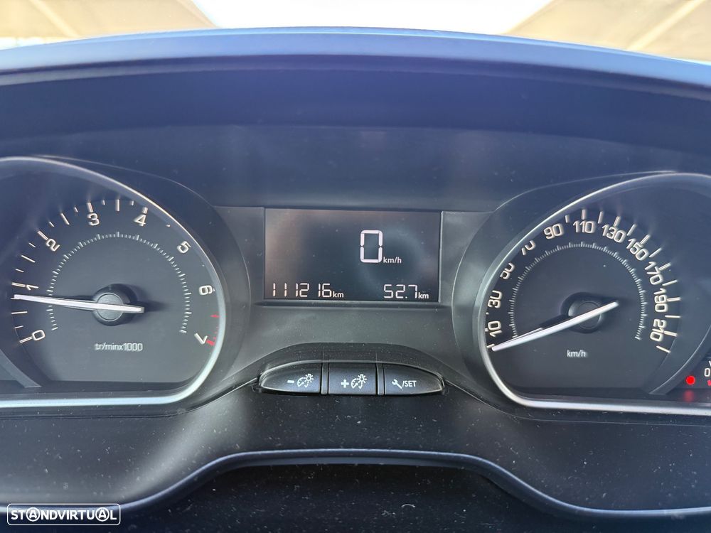 Peugeot 208 82 PureTech Style - 11