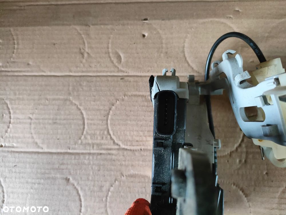 KIA VENGA 09- ZAMEK DRZWI LEWY PRZÓD 6-PIN - 4
