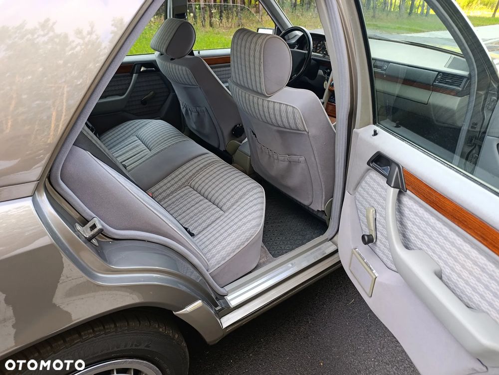 Mercedes-Benz W124 (1984-1993) - 13