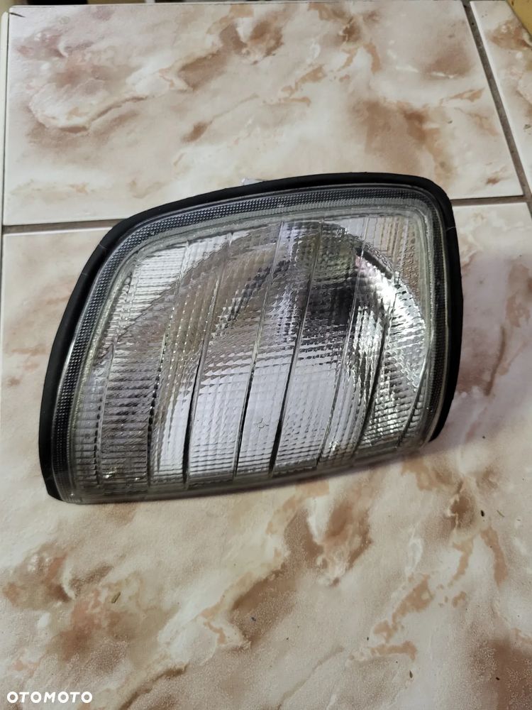 Migacz kierunkowskaz przedni prawy  W124/E-KLASSE(SDN/COUPE/CABRIO/KOMBI) 12.84-06.96 - 3