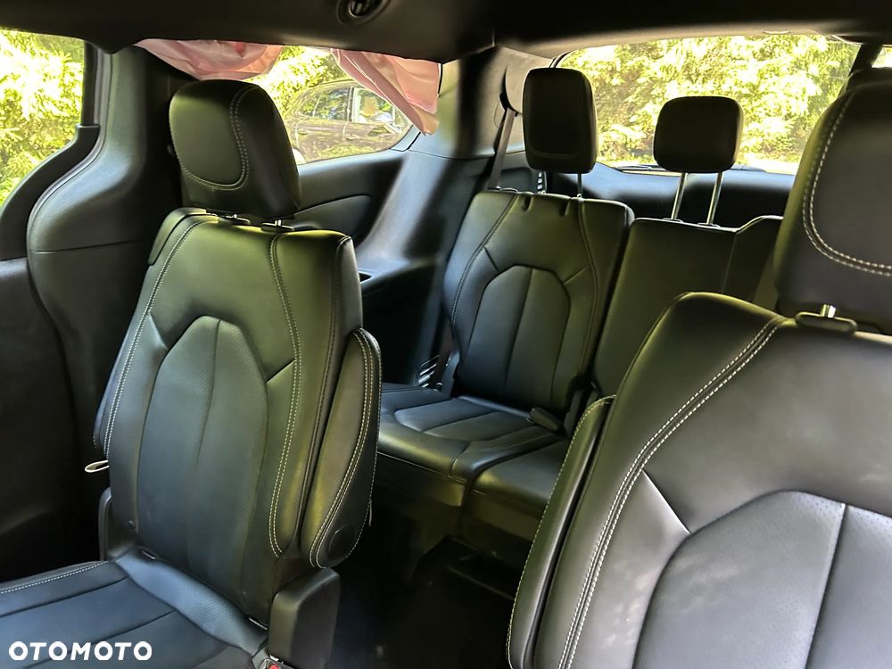 Chrysler Pacifica - 17