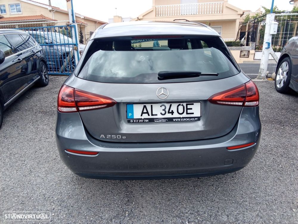 Mercedes-Benz A 250 e Style Plus — fotografia 8