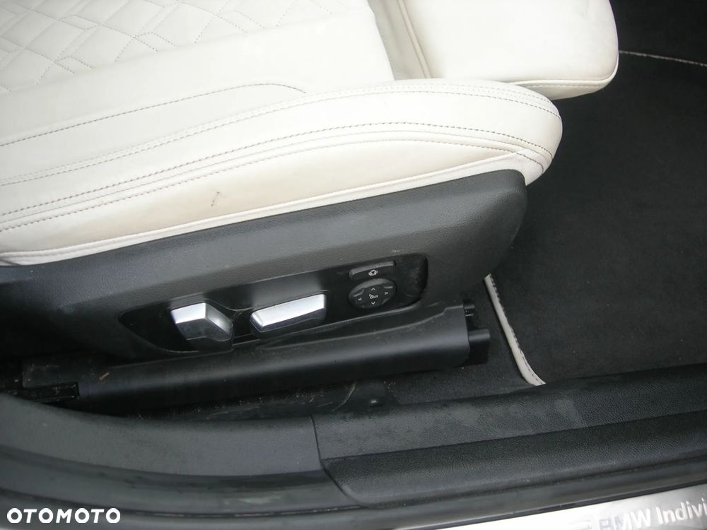 BMW Seria 3 330d xDrive - 27