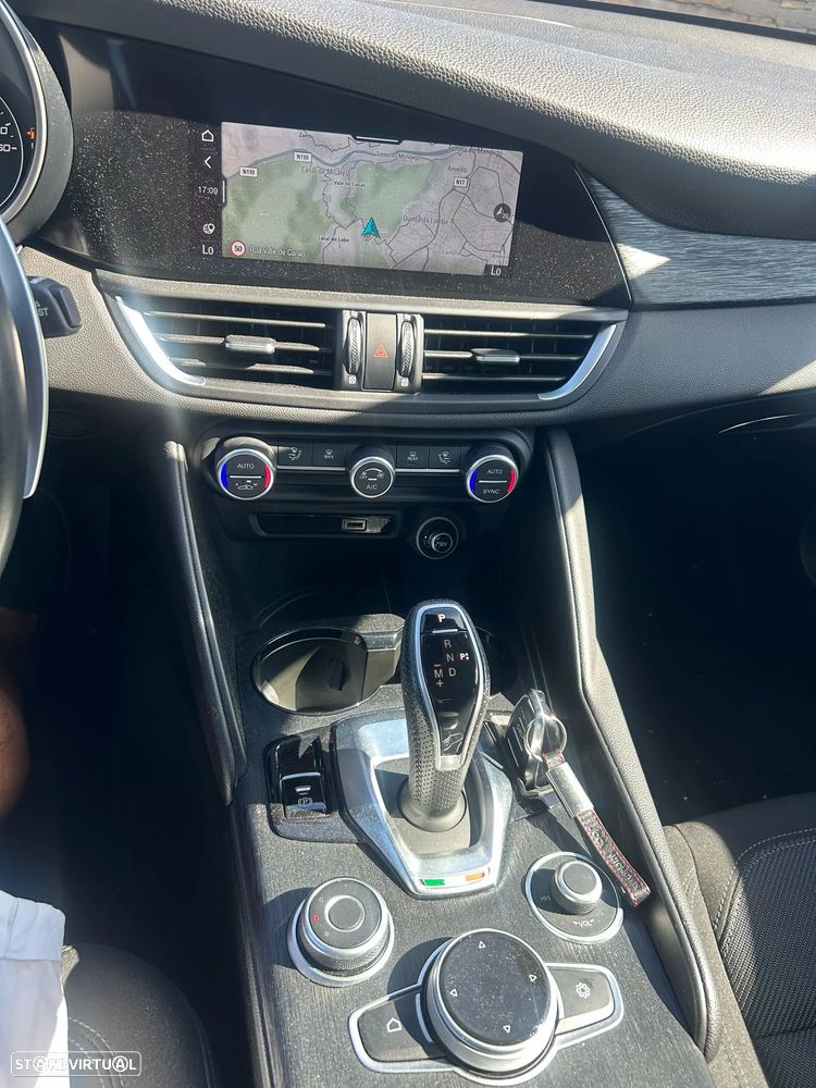 Alfa Romeo Giulia 2.2 D Super AT8 - 14