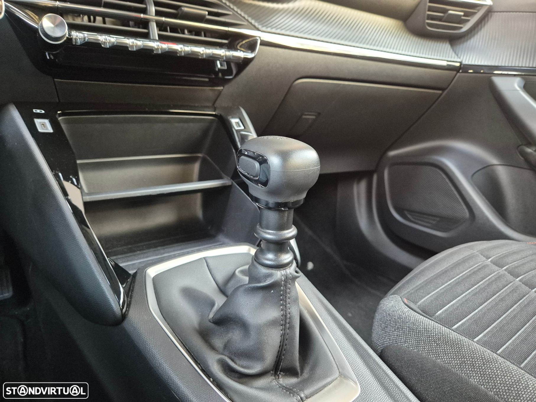 Peugeot 2008 1.2 PureTech Active Pack - 29