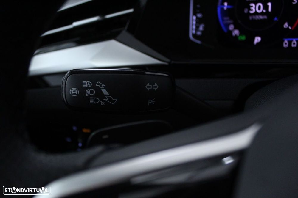 VW Arteon 2.0 TDI R-Line DSG - 24