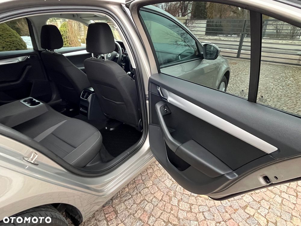 Skoda Octavia 1.4 TSI Ambition - 37