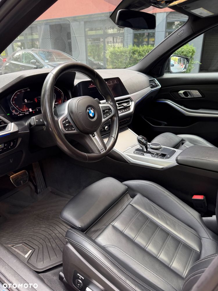 BMW Seria 3 330i xDrive M Sport - 29