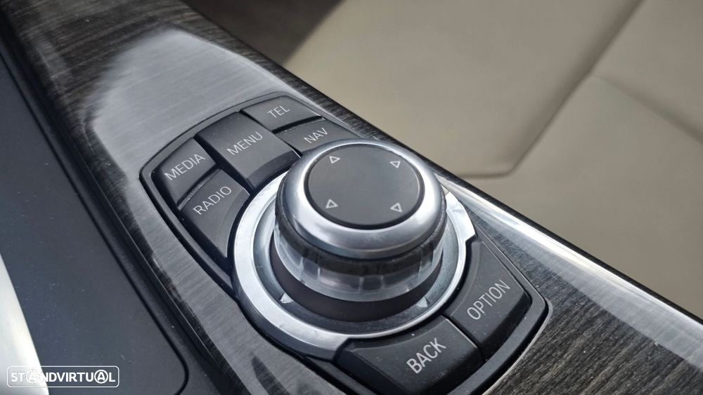 BMW 320 d Auto Line Luxury - 25