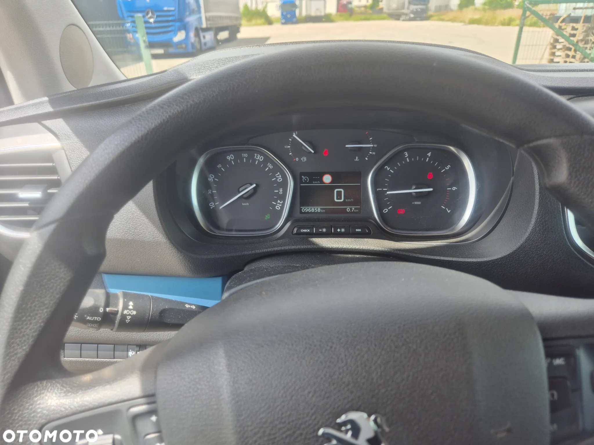 Peugeot Traveller - 5