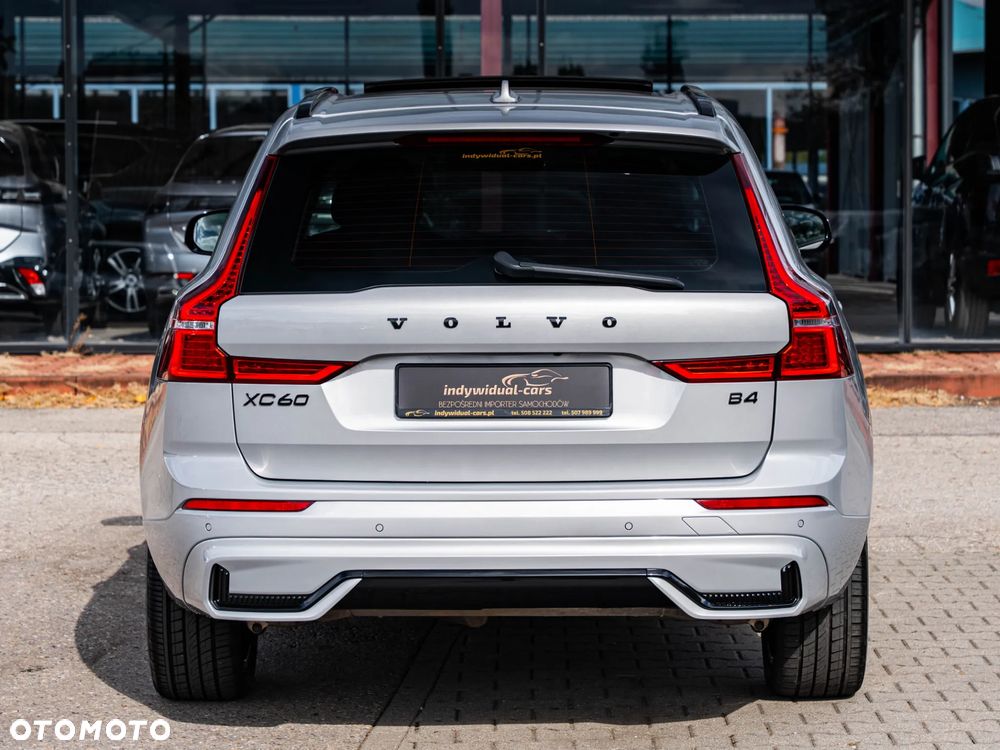 Volvo XC 60 B4 D Plus Dark - 19