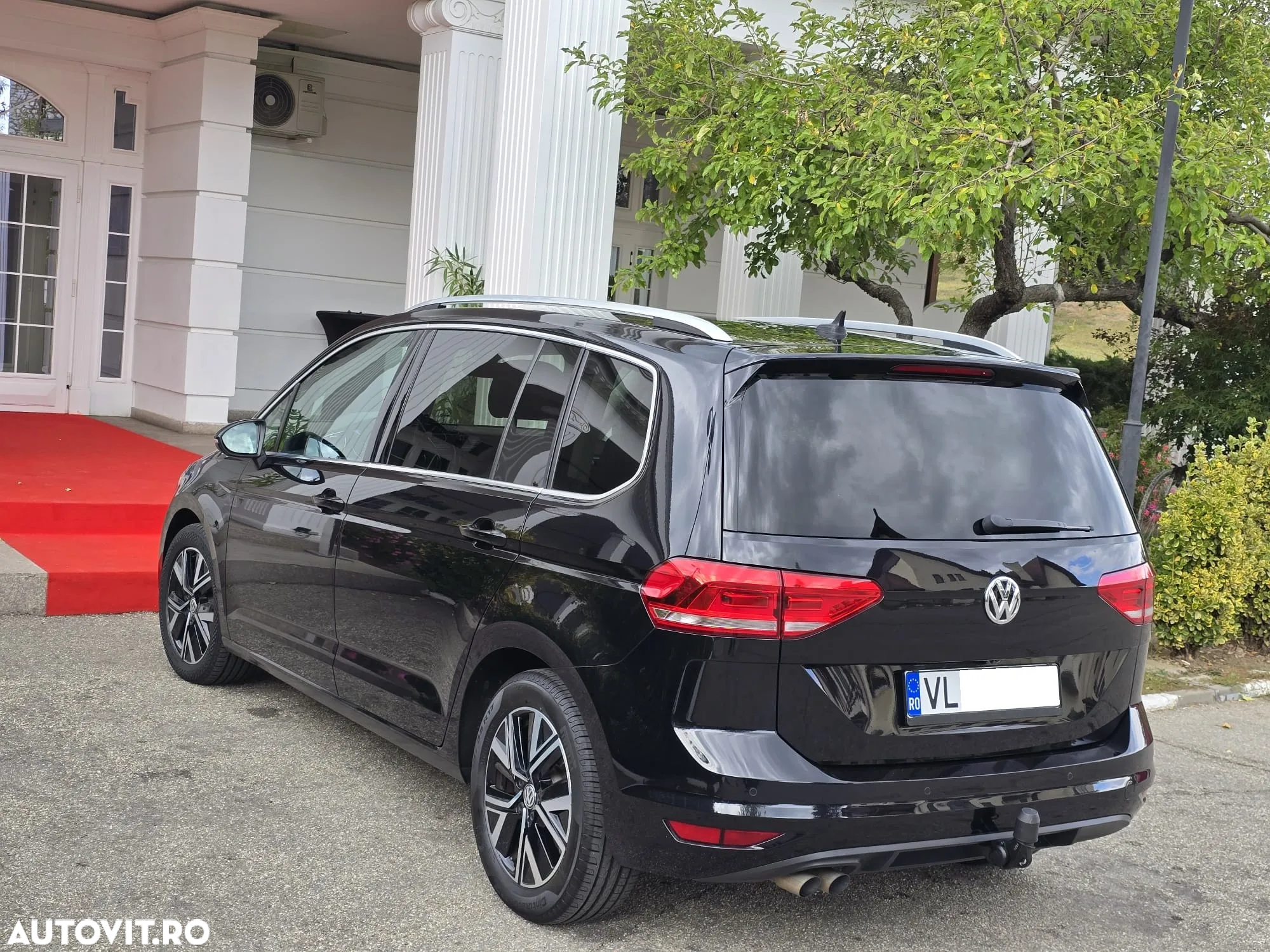 Volkswagen Touran 2.0 TDI DSG Highline - 2