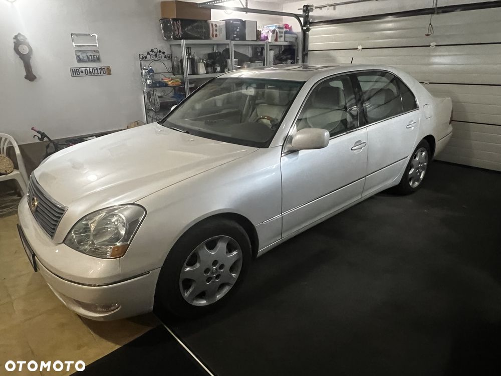 Lexus LS - 4