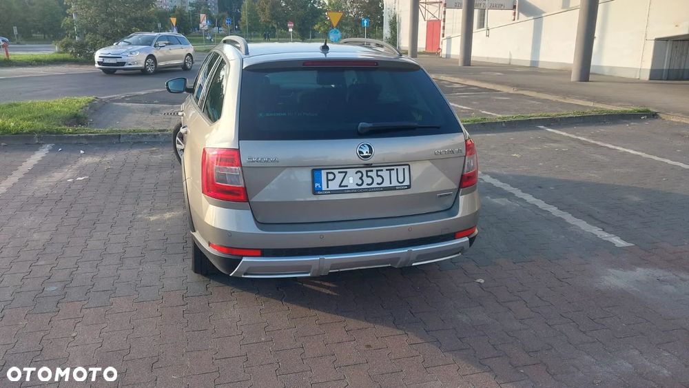 Skoda Octavia Scout 2.0 TDI 4x4 DSG - 7