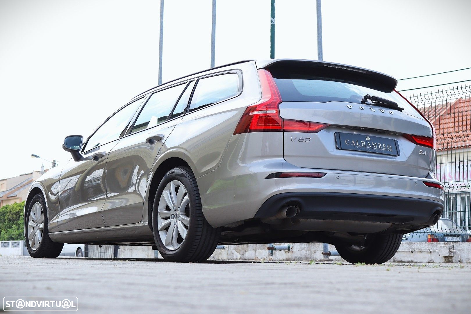 Volvo V60 2.0 B4 Momentum Geartronic - 10
