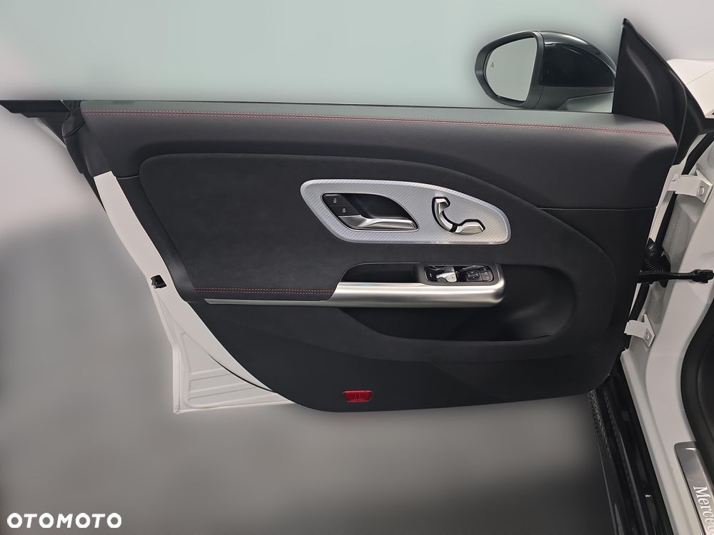 Mercedes-Benz CLA 200 mHEV 8G-DCT - 12