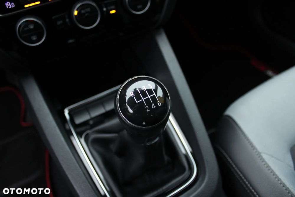 Volkswagen Jetta 1.4 TSI BMT Highline - 33