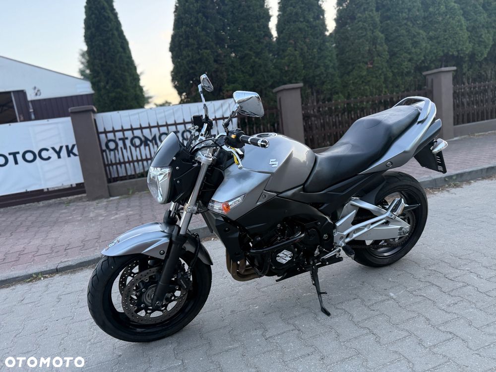 Suzuki GSR - 17