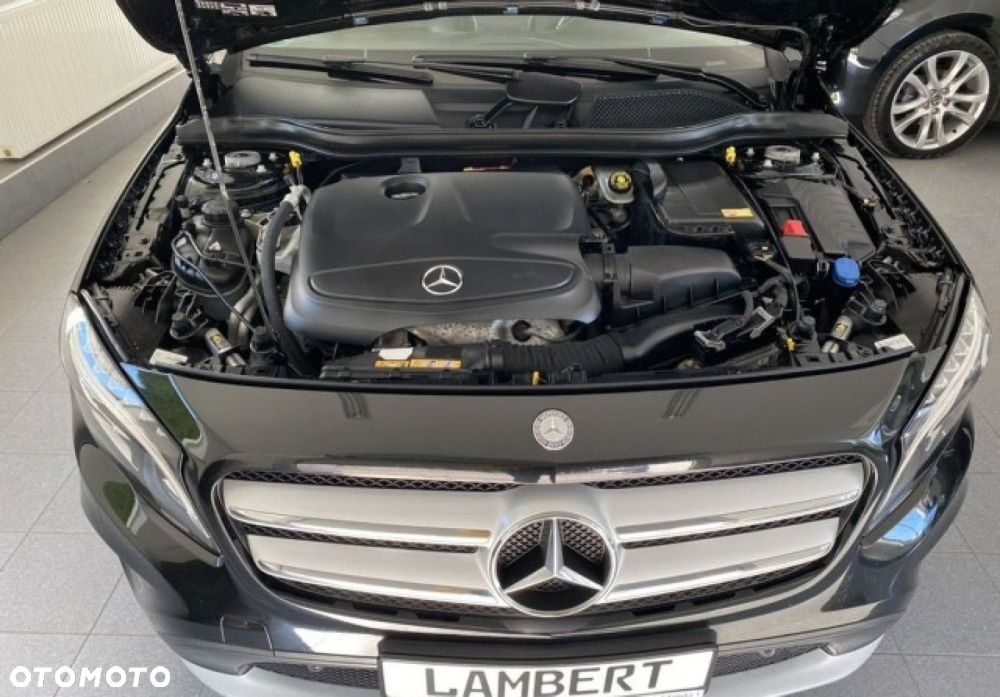Mercedes-Benz GLA - 15