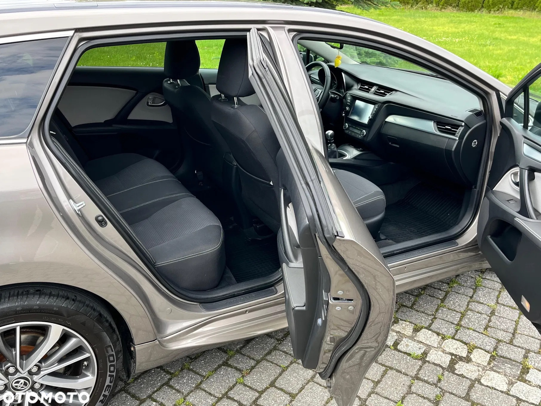 Toyota Avensis 1.6 D-4D Premium - 10