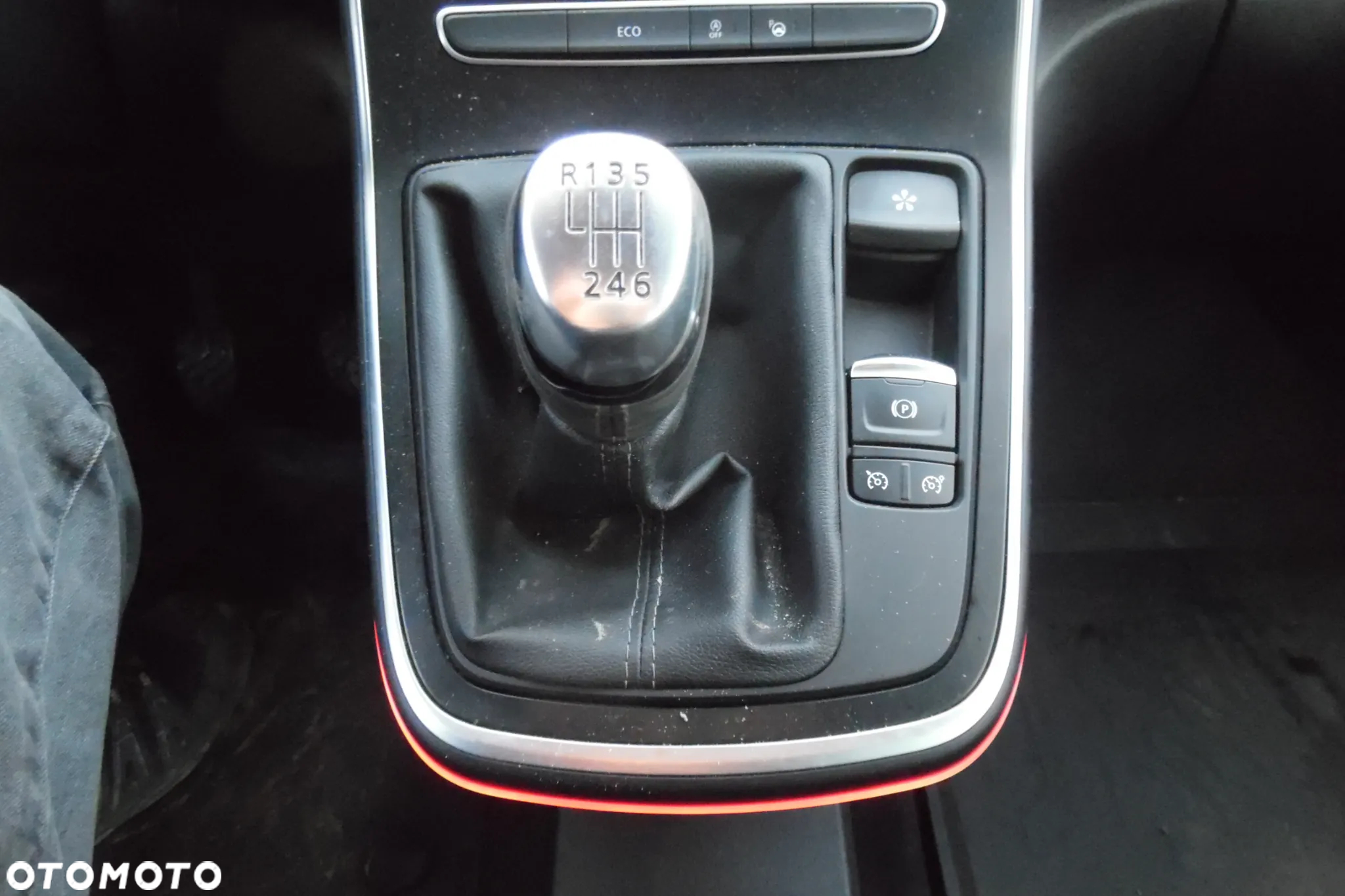 Renault Scenic 1.3 TCe FAP Intens - 16