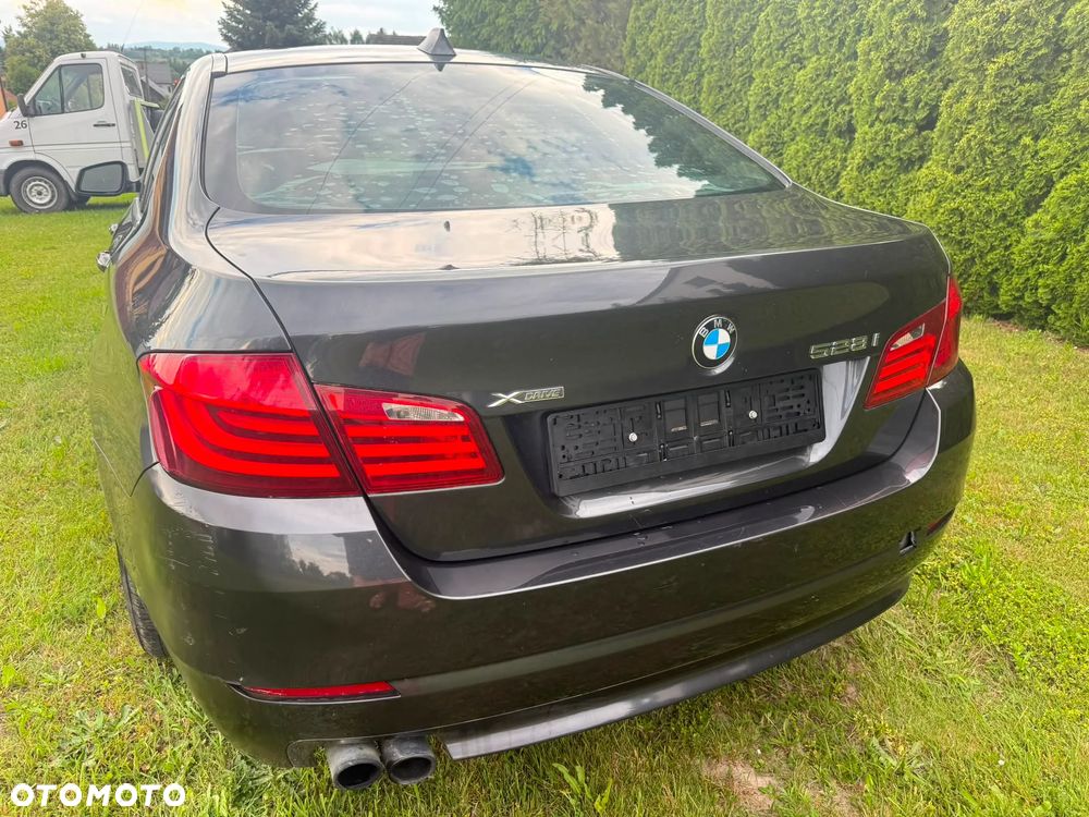 BMW Seria 5 528i xDrive - 15