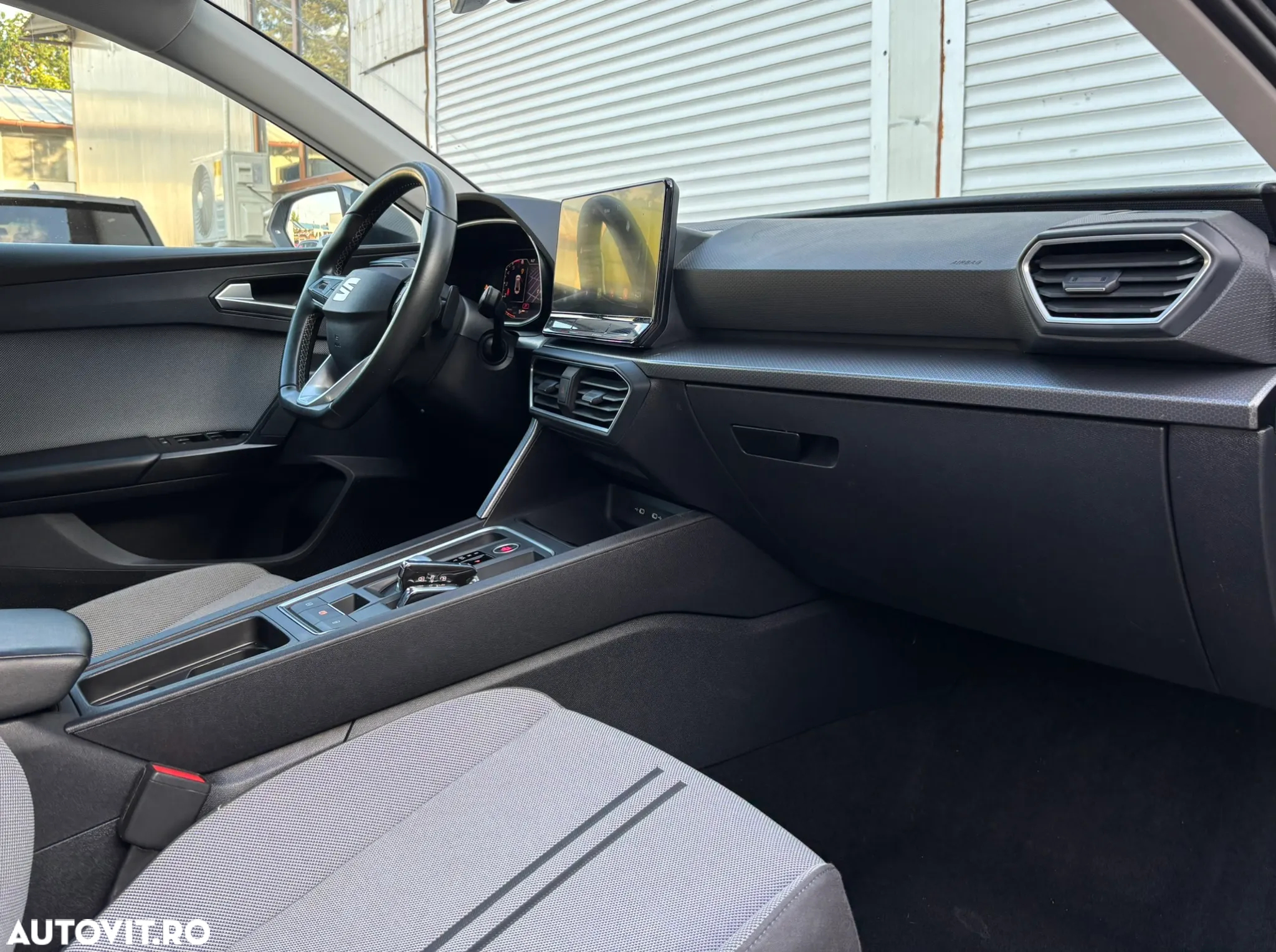 Seat Leon Sportstourer 2.0 TDI DSG Style Edition - 24