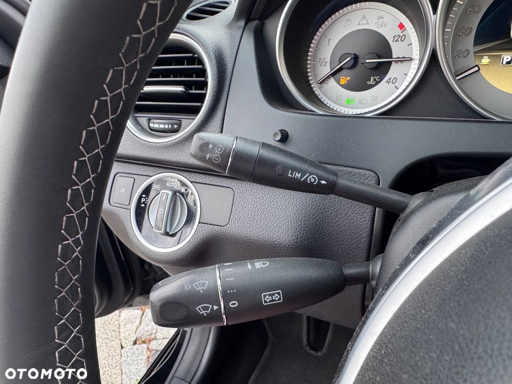 Mercedes-Benz Klasa C 180 Coupe BlueEFFICIENCY 7G-TRONIC - 17