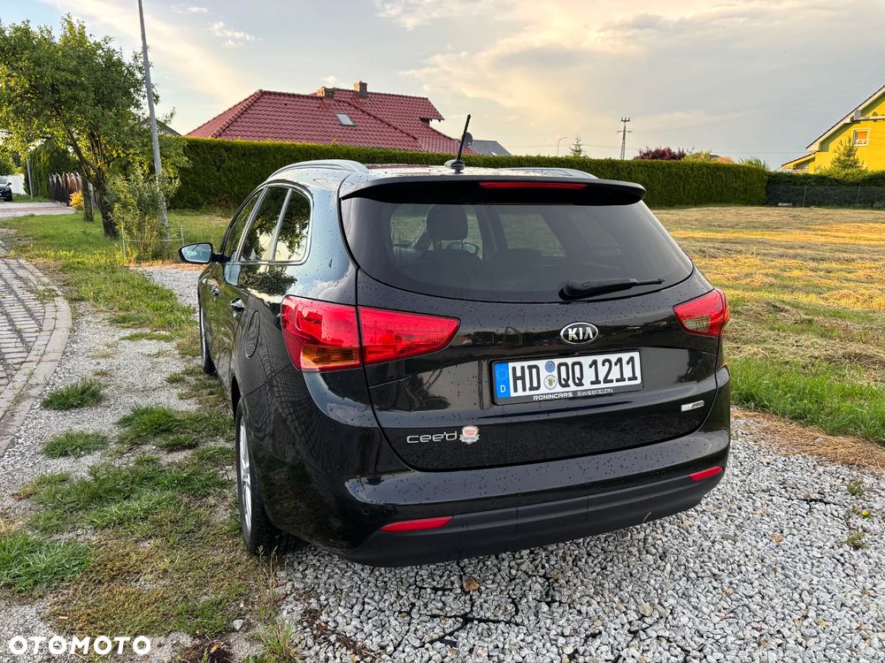 Kia Ceed 1.6 CRDi 128 ISG Dream Team Edition - 4