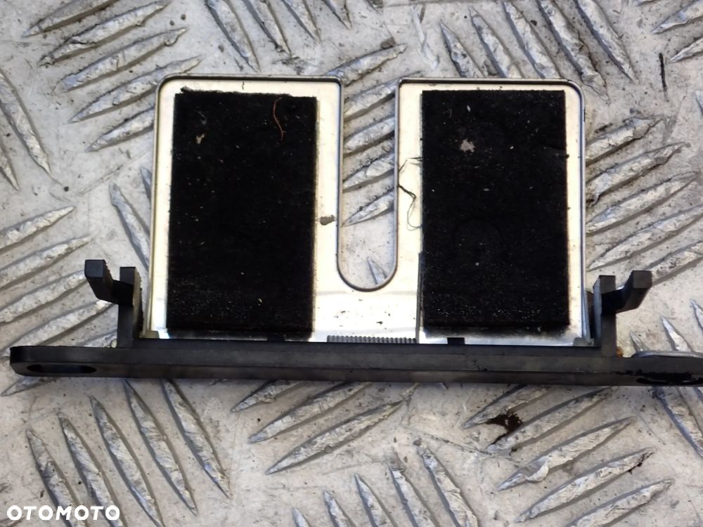 AUDI A6 C5 CZĘŚCI (1)- 4A0857833D, 8E0/1J0864203 B/C/D, 4B9827507M, 4B0823509,4B9827085D, 4B1880204G, DZWIGNIA HAMULCA RĘCZNEGO, 4B9827552M, 4B0823359C, LINKA MASKI, 8L0035501E, 4B0959655P, 8E0909559H, (E8) 67R-016205, 4B0962258N, 8D0422373C, 4B0955453A,  RADIO +PANEL - 10