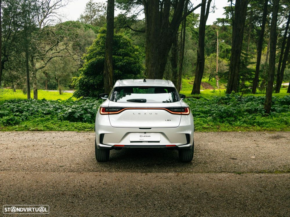 Lexus LBX - 4