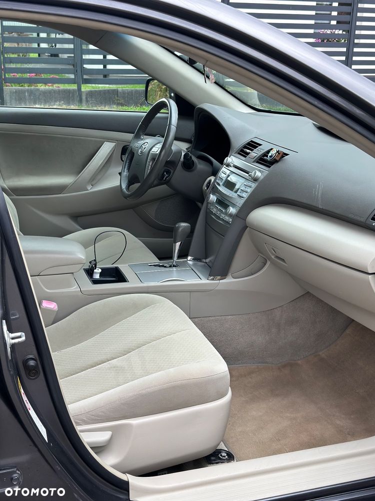 Toyota Camry ver-2-4-hybrid - 8