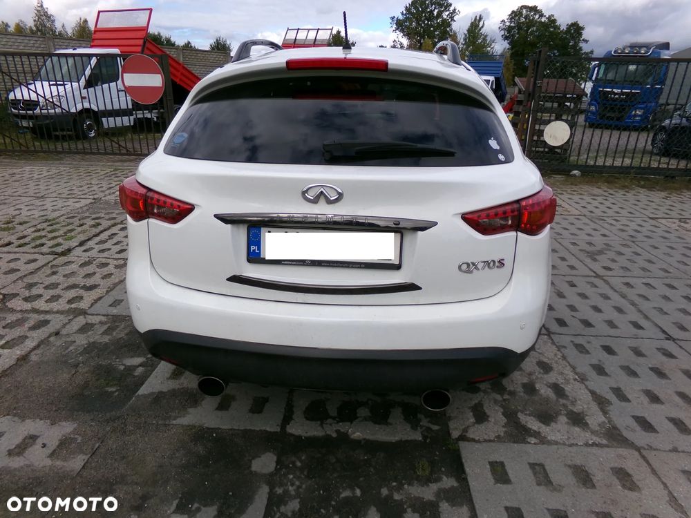 Infiniti Q70 - 17