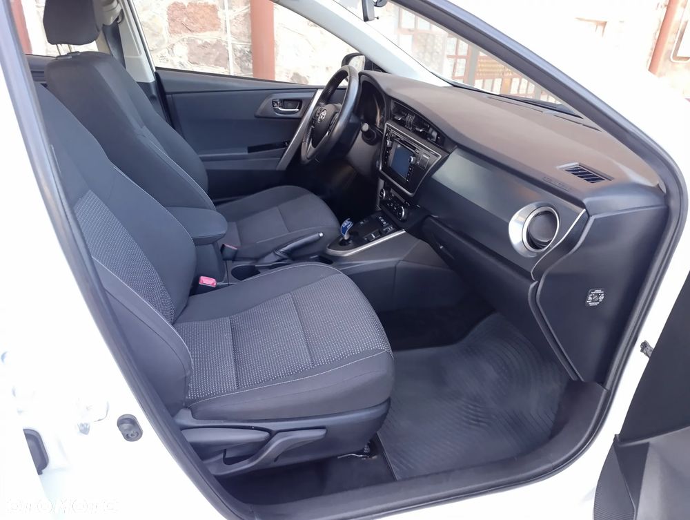 Toyota Auris - 17