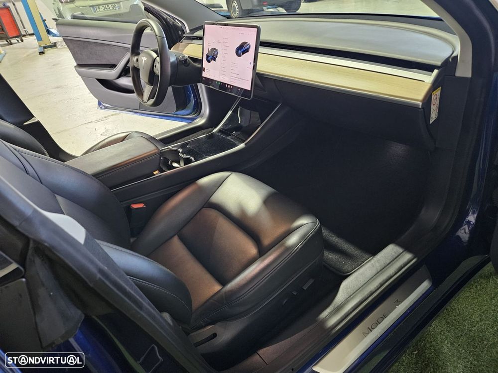 Tesla Model 3 - 14