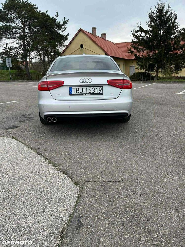 Audi A4 Limousine - 4