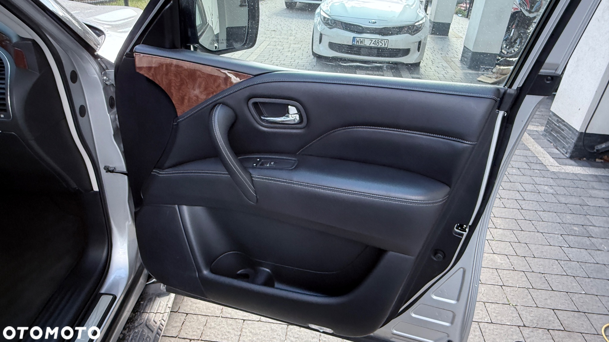 Infiniti QX80 - 18