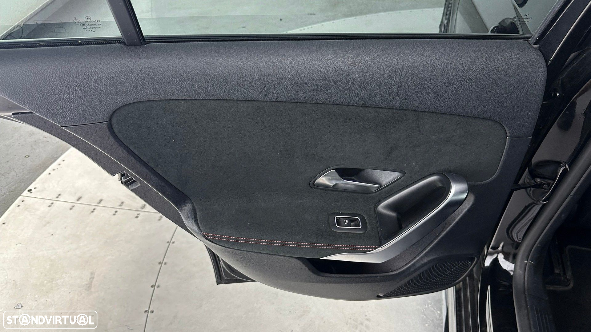 Mercedes-Benz A 250 Limousine e AMG Line - 41