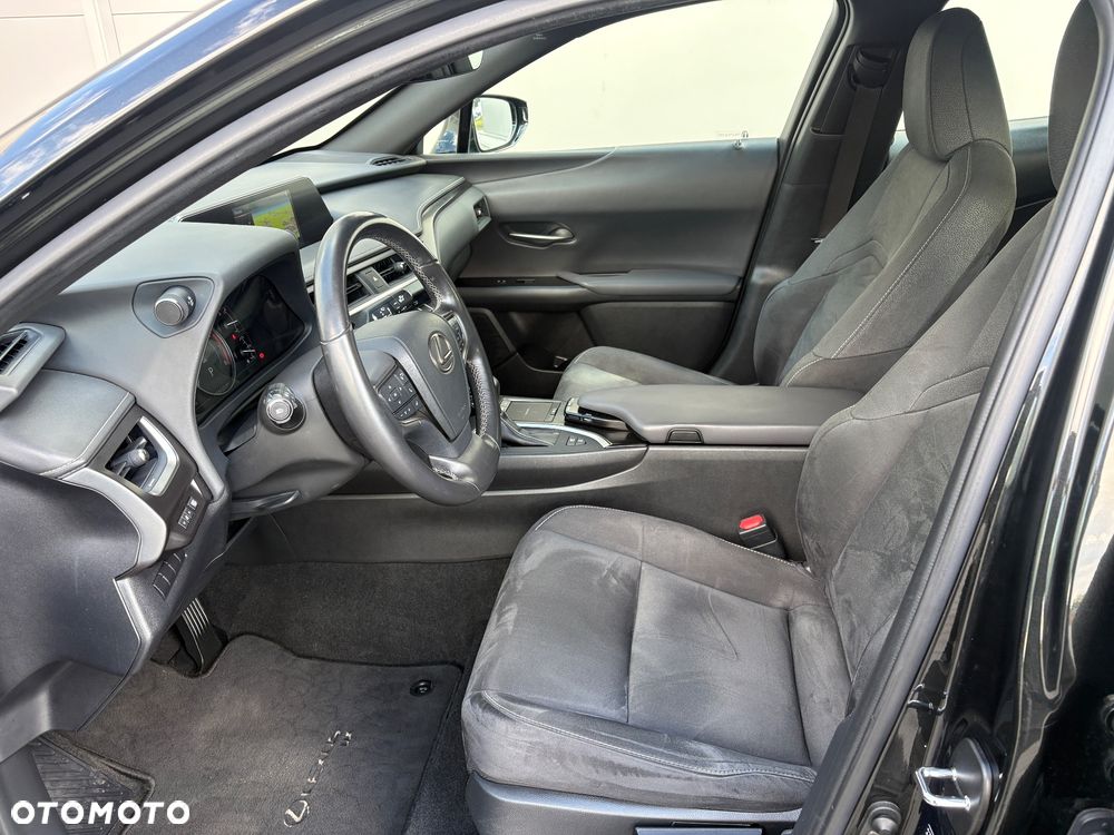 Lexus UX - 15
