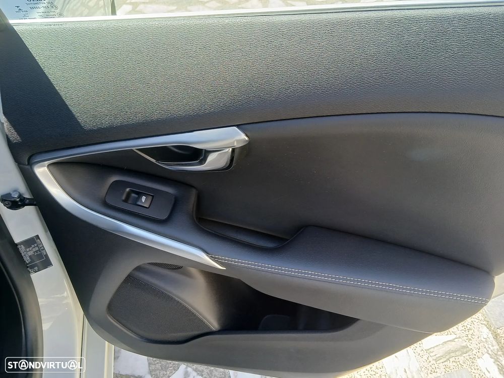 Volvo V40 1.6 D2 R-Design - 30