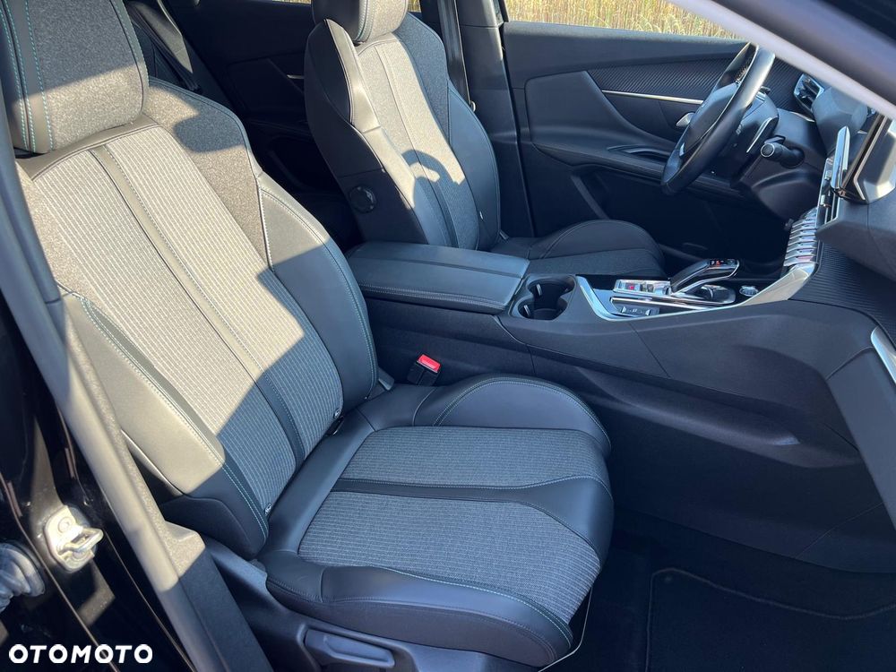 Peugeot 3008 1.6 PureTech Hybrid PHEV Allure Pack S&S EAT8 - 17