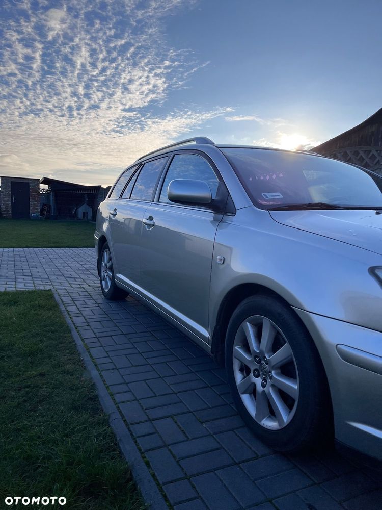 Toyota Avensis 2.0 D-4D Prestige - 1