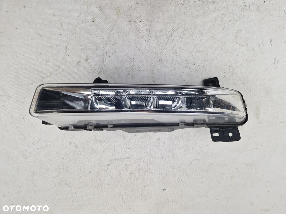 Prawy halogen DRL BMW 5 G30 G31 - 1