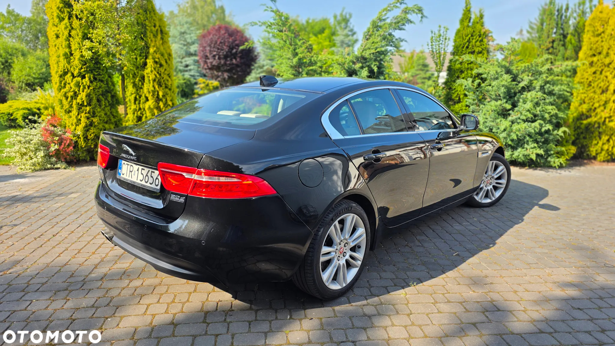 Jaguar XE 2.0 D AWD Prestige - 2