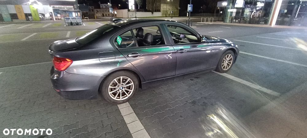 BMW Seria 3 ver-320i - 2
